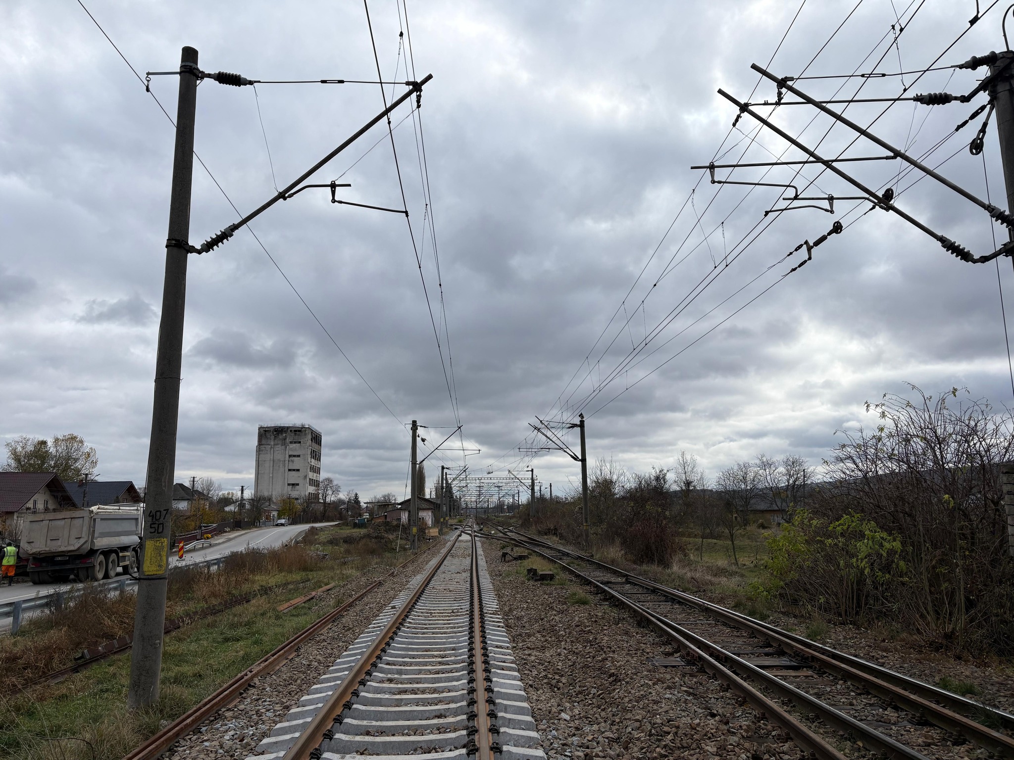 A fost emisă autorizația de construire pentru electrificarea liniei de cale ferată Dărmănești – Vicșani – Frontieră