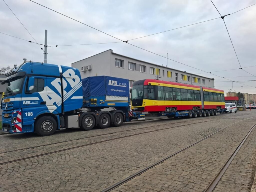 Încă un tramvai EVO2 a ajuns la Most - modernizarea flotei pentru linia Most–Litvínov se apropie de final