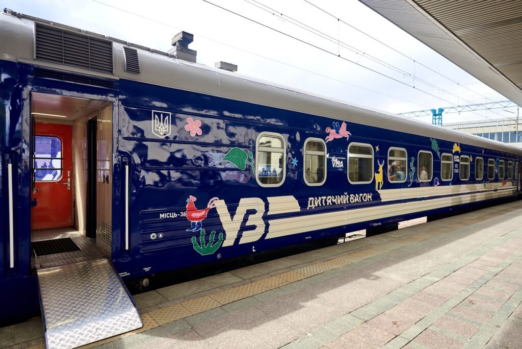 Căile Ferate din Ucraina lansează șase noi vagoane dedicate copiilor modernizate complet și introduse treptat în circulație începând cu finalul lunii aprilie 2026