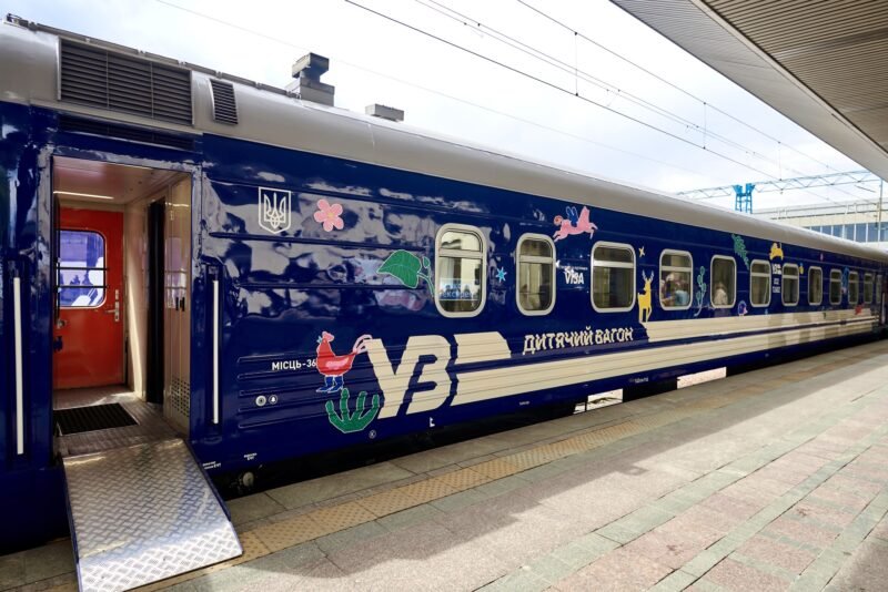 Căile Ferate din Ucraina lansează șase noi vagoane dedicate copiilor modernizate complet și introduse treptat în circulație începând cu finalul lunii aprilie 2026