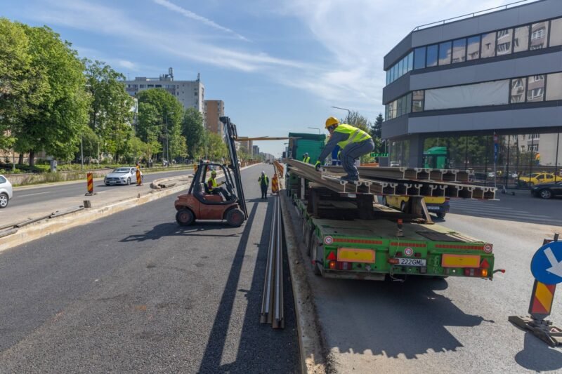 Primăria Capitalei - Traseul tramvaiului 41 va fi prelungit de la Strada Brașov până la Șoseaua de Centură. Au ajuns primele șine pe Prelungirea Ghencea