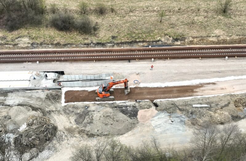 Modernizarea liniei 97 Sucha Beskidzka – Żywiec avansează: călătorii mai rapide spre Beskidy din 2026