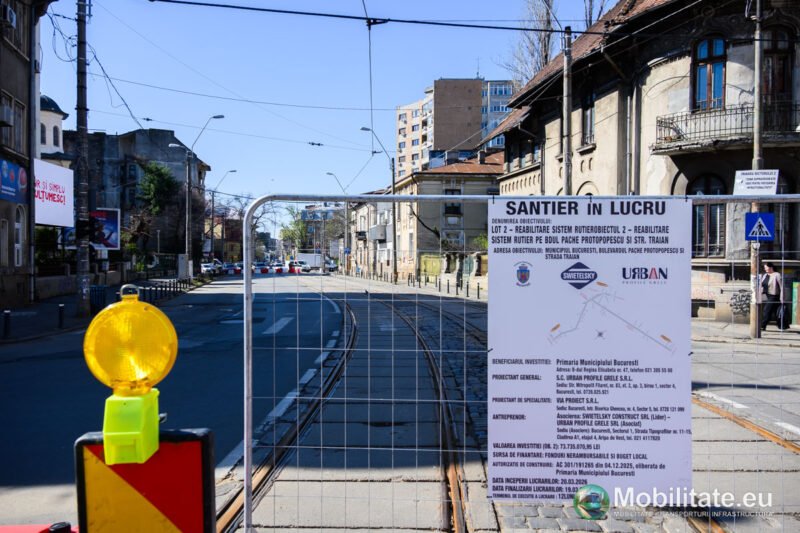 Lot 2 modernizare linii tramvai - Traficul a fost închis pe strada Traian urmând primele activități de demontare a vechilor șine
