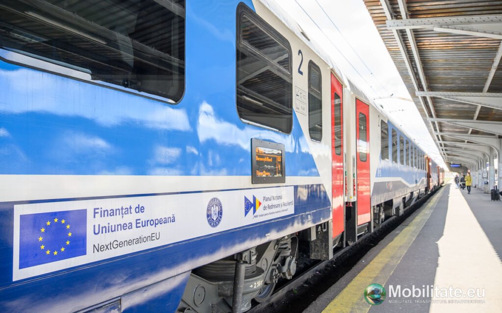 CFR Călători a modernizat cu vagoane PNRR trenul București - Târgu Mureș. Facilități pentru PMR și biciclete într-unul din vagoanele suplimentar introduse în compunere