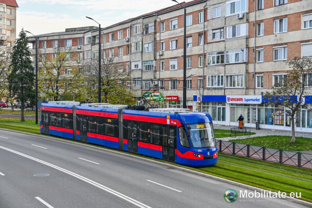 Oradea marchează 120 de ani de tramvai electric ce a devenit un simbol al orașului care a modelat identitatea urbană. Galerie foto cu tramvaiele prezentului