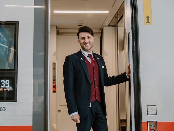Cinci angajați Deutsche Bahn premiați în cadrul competiției „Eisenbahner:in mit Herz 2026” pentru sprijin excepțional acordat pasagerilor