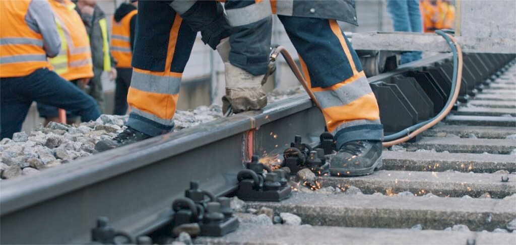 ÖBB suspendă circulația trenurilor în Osttirol între 6 și 26 aprilie pentru lucrări de modernizare și introduce transport alternativ cu autobuze