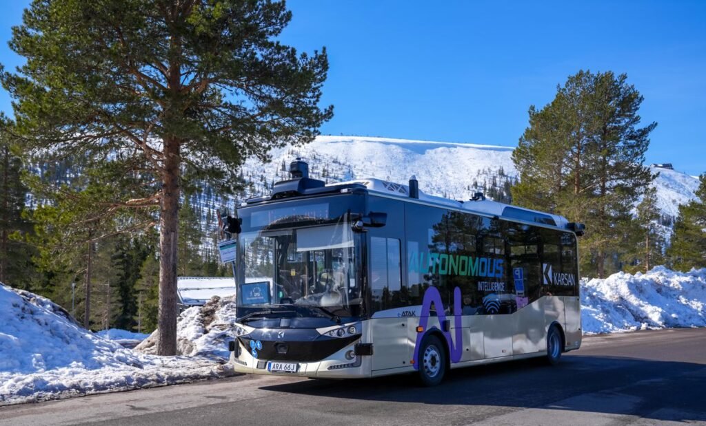 Karsan Autonomous e‑ATAK devine primul autobuz autonom care transportă turiști în stațiuni montane din Suedia