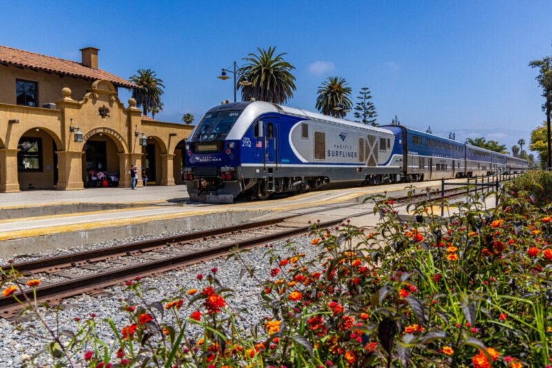 Un nou tren Pacific Surfliner va lega zilnic Los Angeles de San Luis Obispo începând cu 4 mai 2026