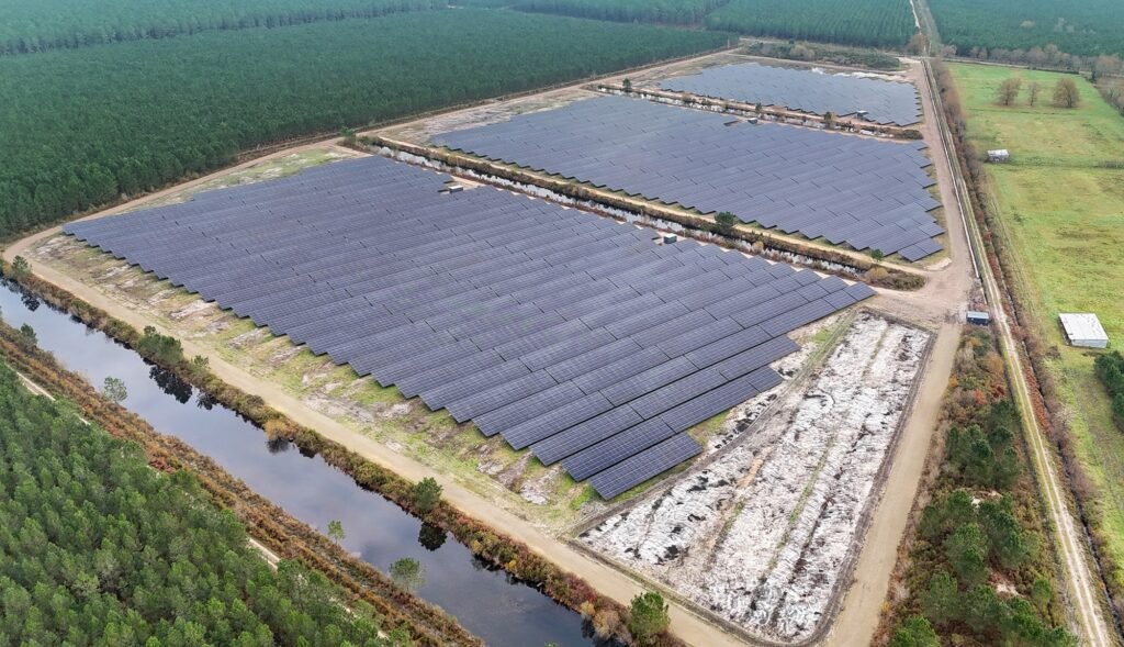 Neoen inaugurează parcul solar de la Labouheyre pentru alimentarea trenurilor regionale operate de SNCF Voyageurs