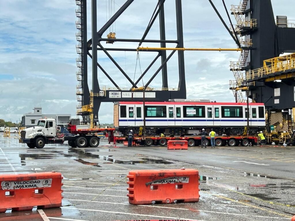 Alstom livrează primele trenuri pentru extinderea Liniei 2 a metroului din Santo Domingo