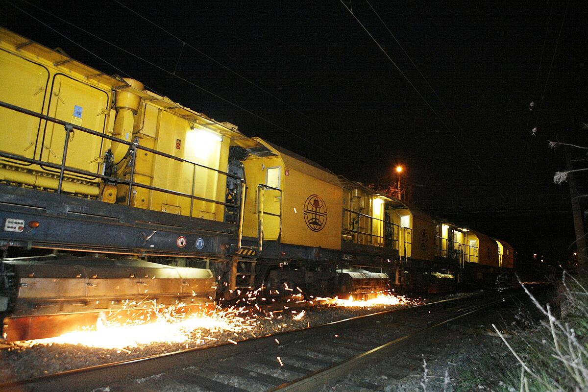 ÖBB efectuează lucrări nocturne de polizare a șinelor în Austria Superioară și Inferioară pentru reducerea zgomotului și creșterea confortului