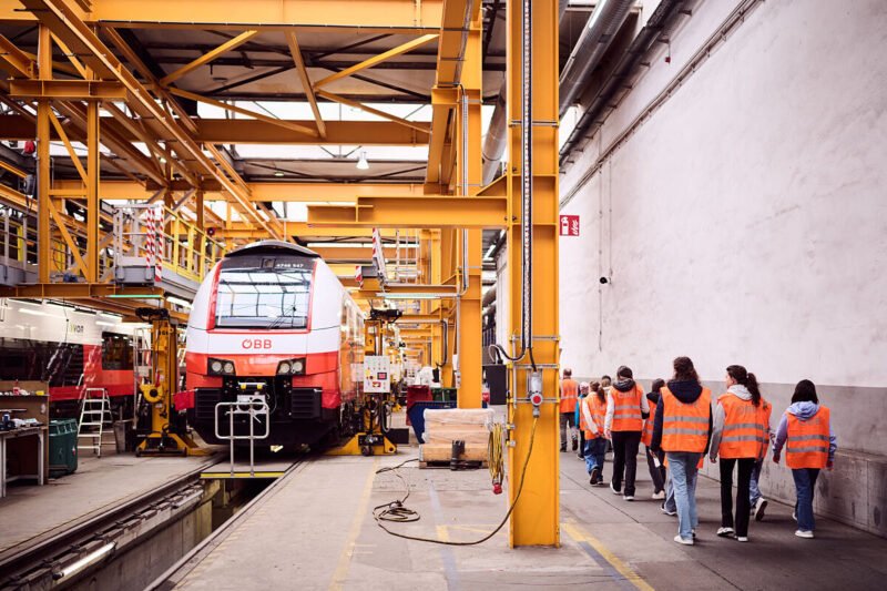 ÖBB atrag peste 250 de tinere către meserii feroviare la Töchtertag 2026 cu accent pe tehnică și digitalizare