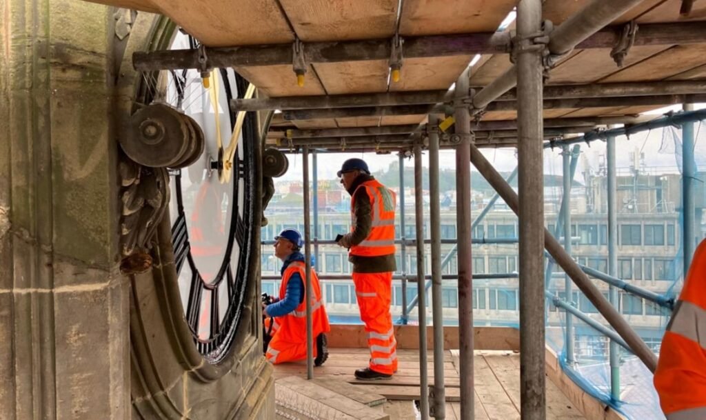 Turnul cu ceas al gării Scarborough strălucește din nou după o restaurare amplă de 14 milioane de lire