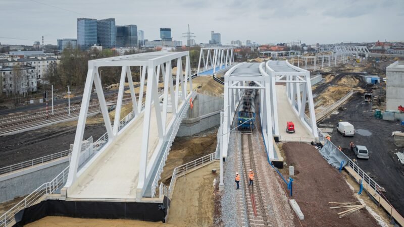 Trenurile vor circula din Katowice spre Ligota pe noile viaducte feroviare - parte a modernizării majore a nodului feroviar din Silezia