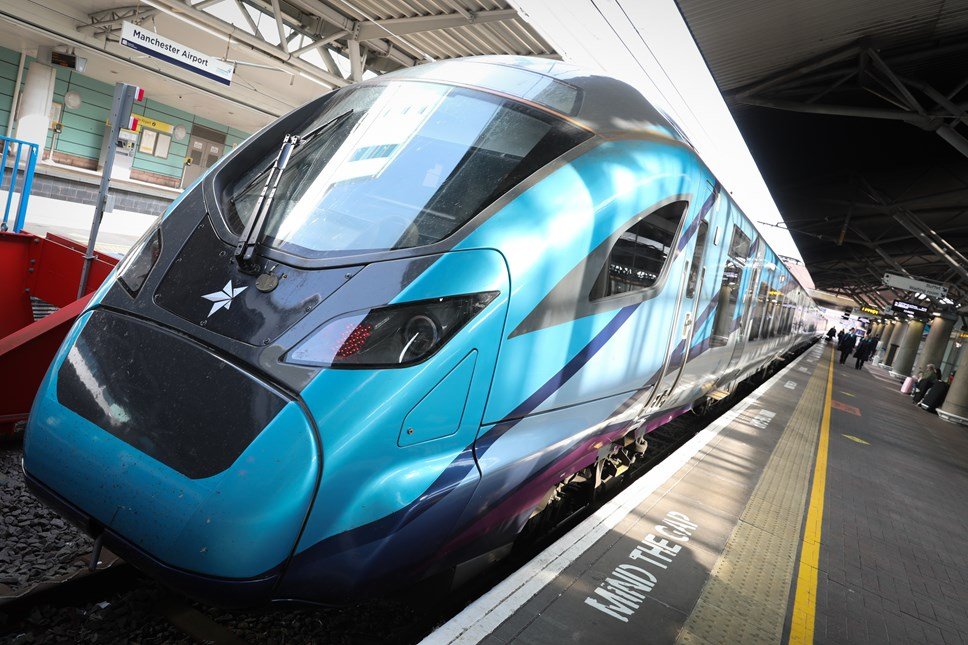 TransPennine Express introduce servicii feroviare nocturne către Aeroportul Manchester în noul mers al trenurilor din 17 mai