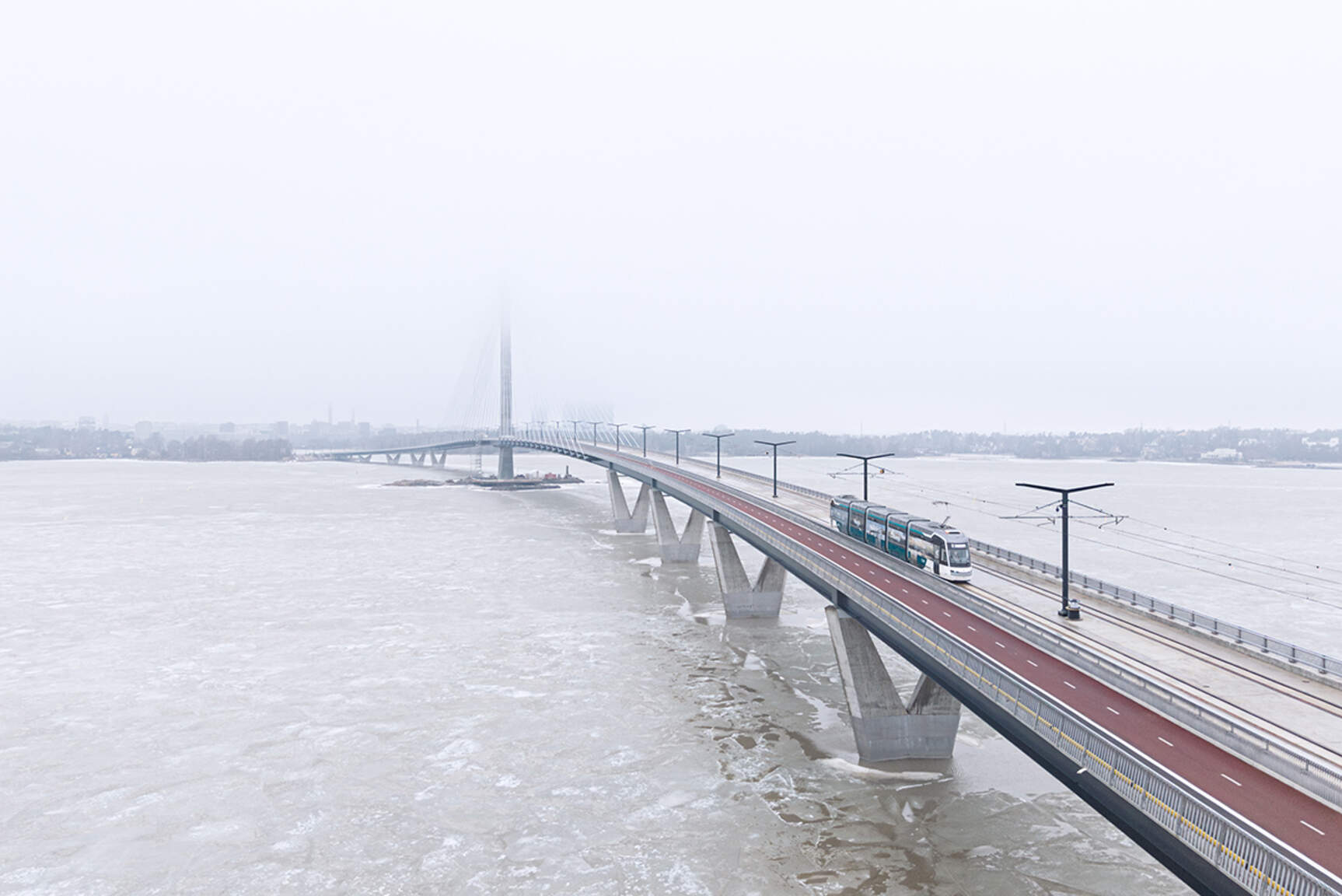 Helsinki deschide pentru pietoni și bicicliști noul pod Kruunuvuorensilta - cel mai lung și mai înalt din Finlanda construit doar pentru pietoni și tramvaie