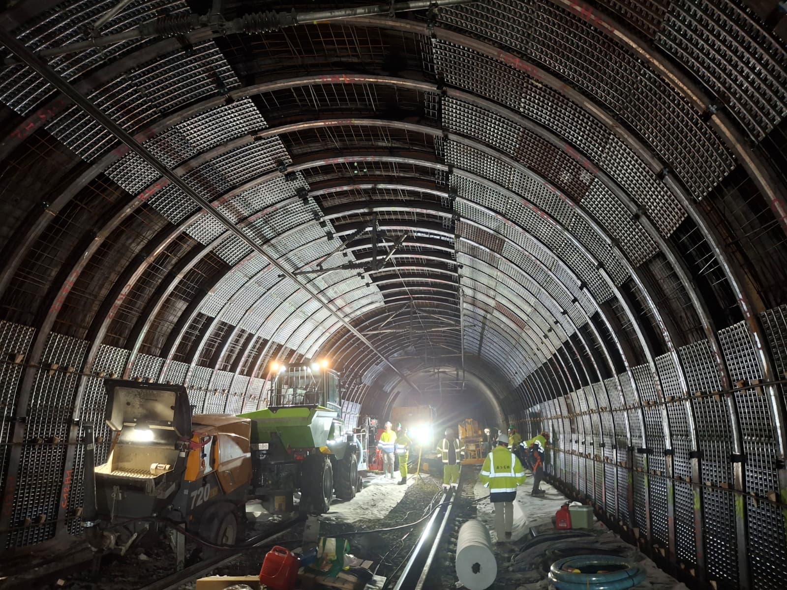 Adif redeschide circulația trenurilor de marfă prin tunelul Rubí după lucrările de consolidare