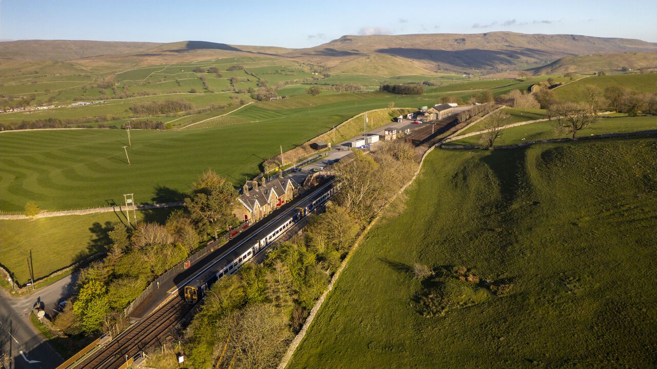 Linia istorică Settle–Carlisle împlinește 150 de ani fiind sărbătorită ca una dintre cele mai spectaculoase rute feroviare din Marea Britanie