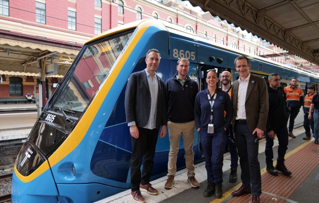 Trenul X’Trapolis 2.0 intră în serviciu la Melbourne marcând livrarea noii generații de material rulant Alstom