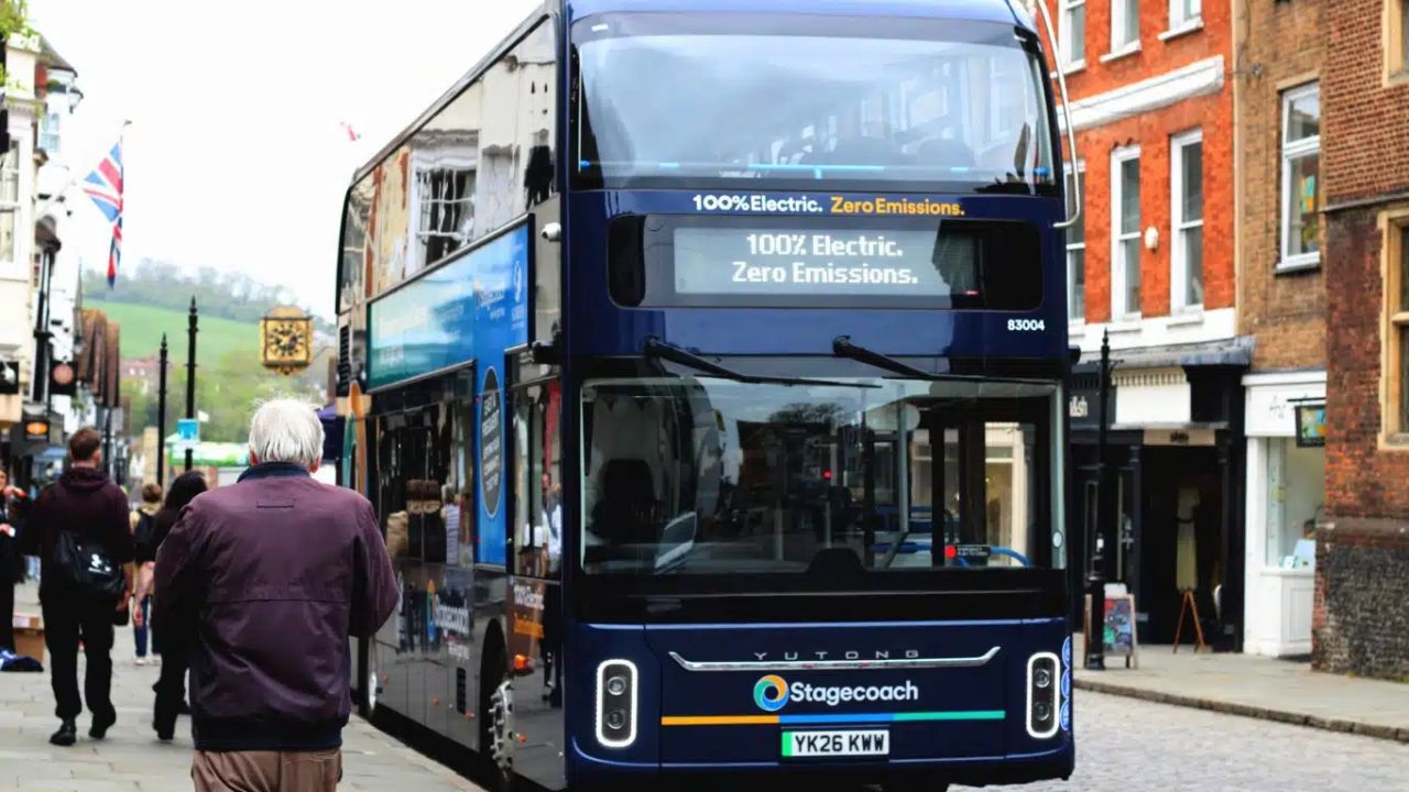Stagecoach South introduce 22 autobuze electrice Yutong U11DD pentru transportul public fără emisii în Surrey și Blackwater Valley