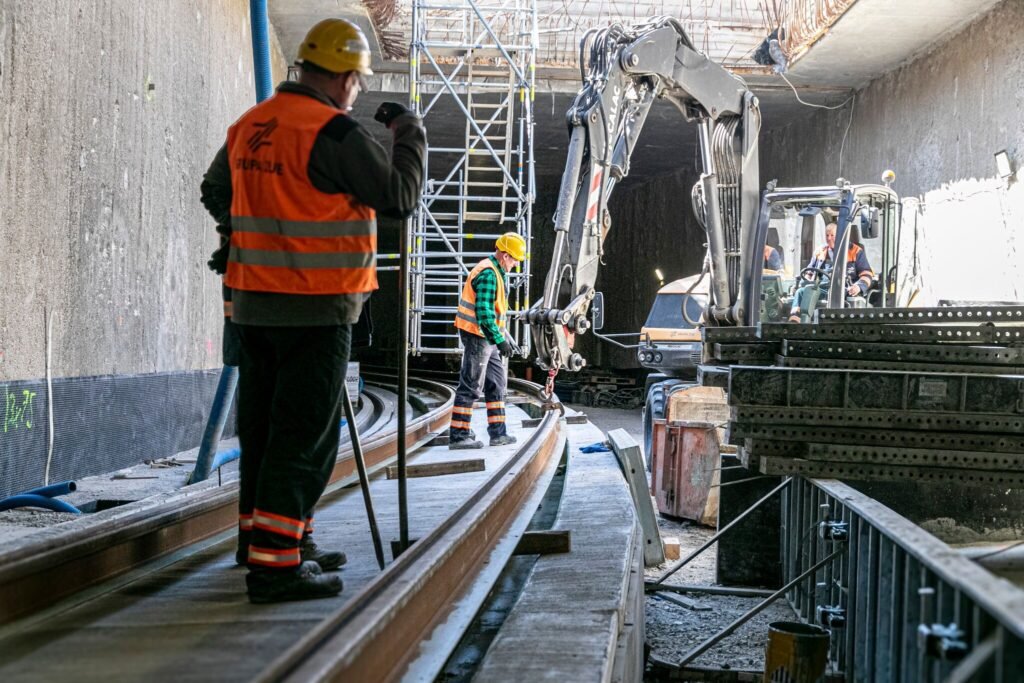 Primele șine au fost montate în tunelul tramvaiului spre Dworzec Zachodni pe noua linie de 1,6 km din Varșovia