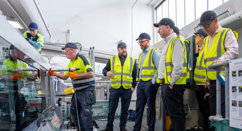 Wrightbus prezintă capacitățile de producție și inovație echipei Transport UK London Bus în cadrul unei vizite la fabrica din Marea Britanie