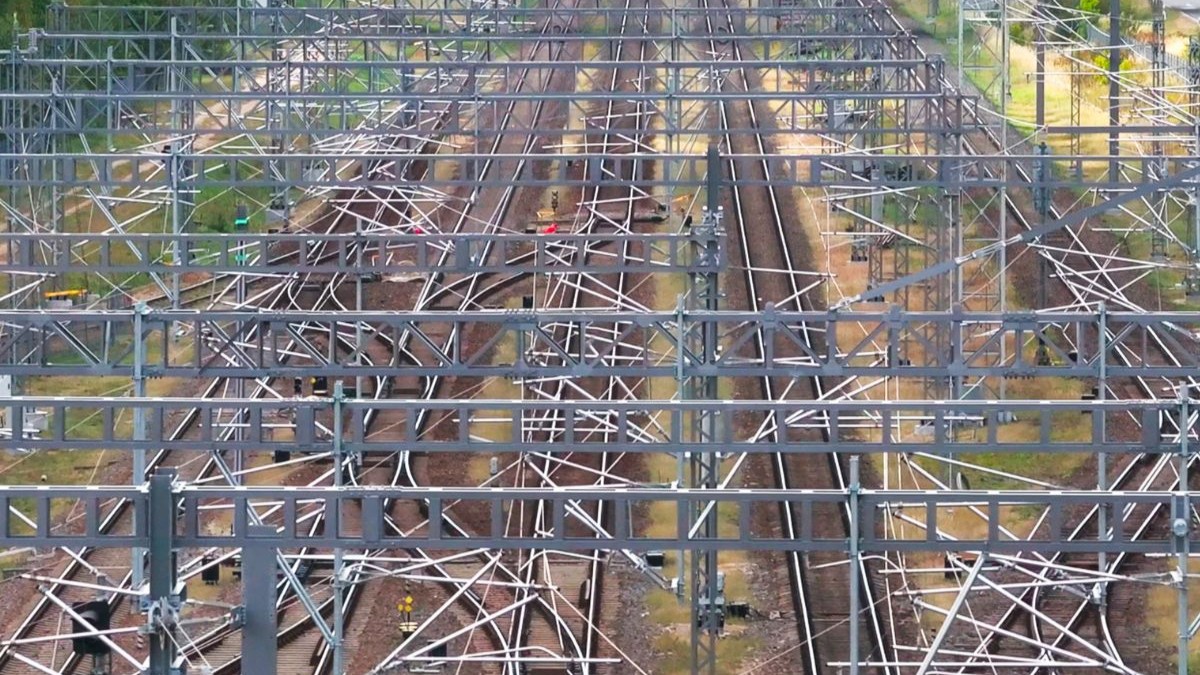 LTG Infra începe testarea rețelei de contact pe secțiunile Žeimiai–Gudžiūnai și Gudžiūnai–Linkaičiai în cadrul lucrărilor de electrificare a rețelei feroviare din Lituania