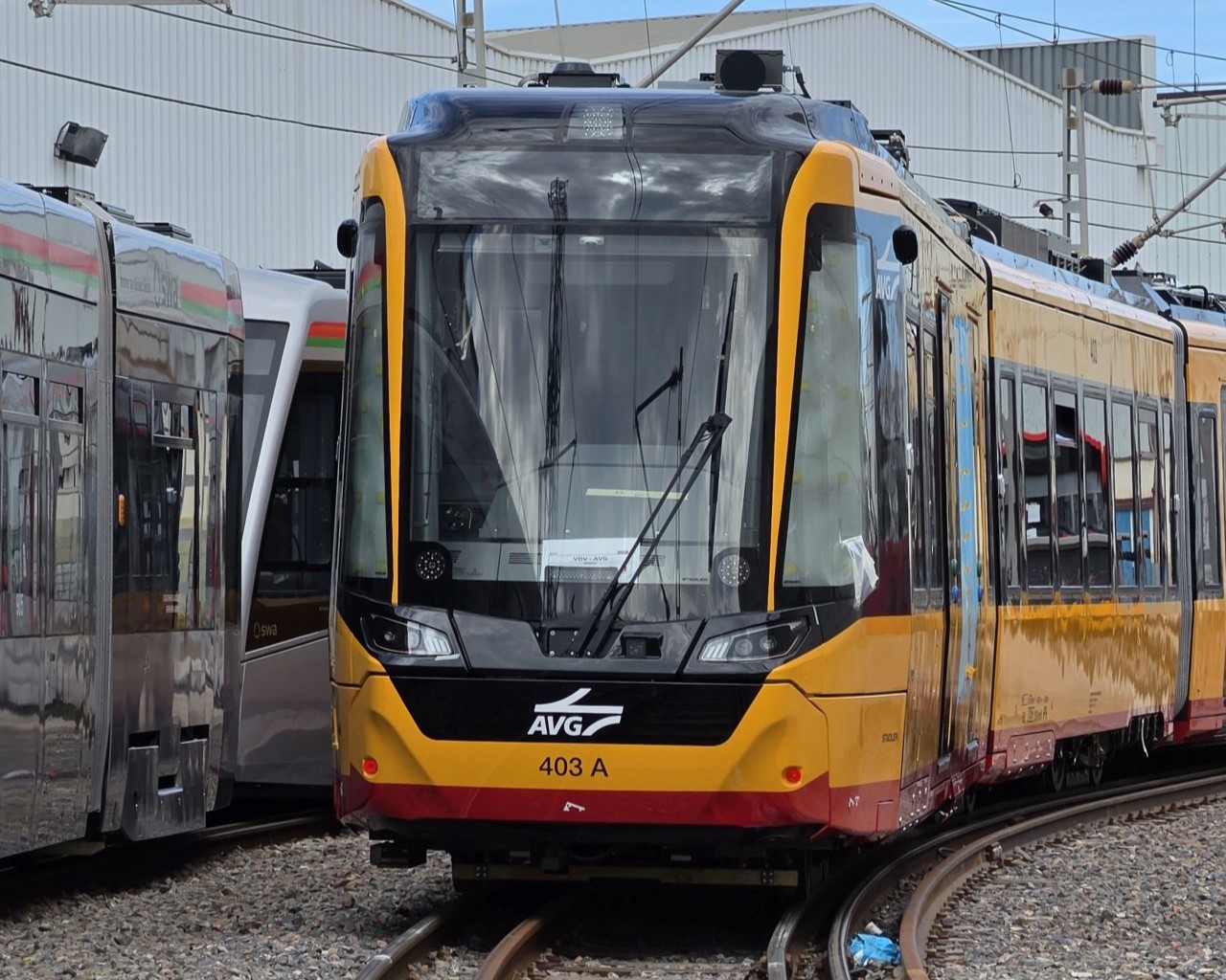 Stadler finalizează cu succes verificările de fabrică pentru noile tram‑trenuri destinate operatorilor VBK și AVG din Karlsruhe