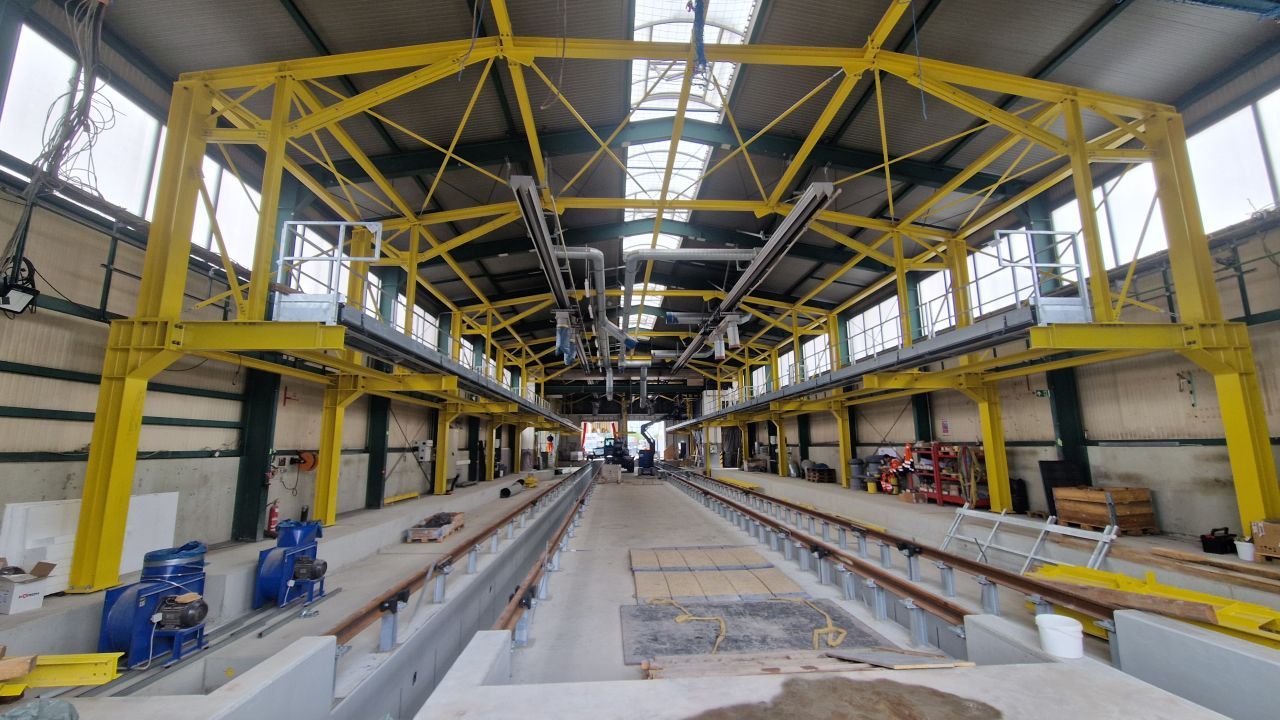Pfalznetz trece la trenuri electrice pe baterii: DB Regio inaugurează zona de mentenanță pentru noile FLIRT Akku la Kaiserslautern