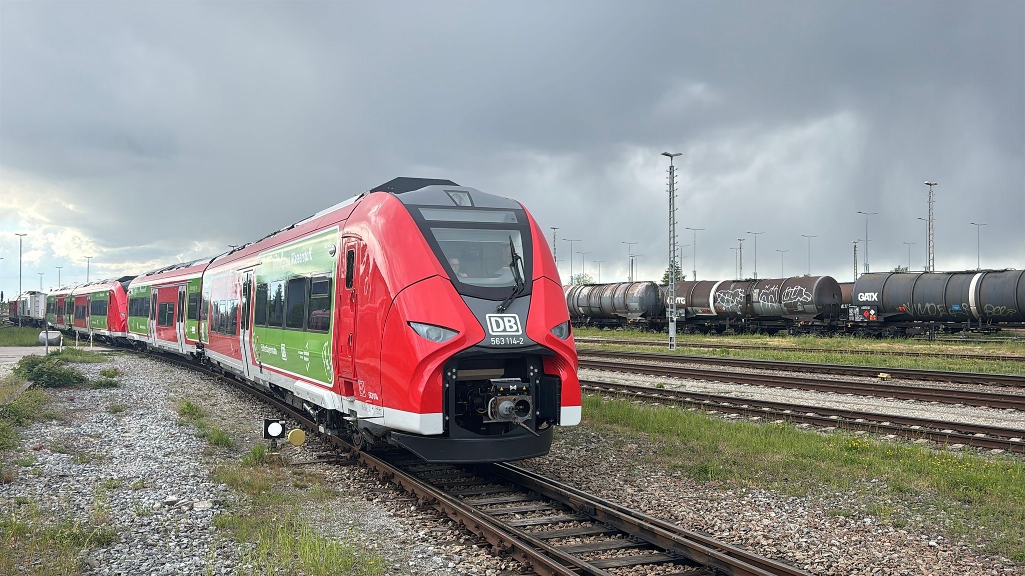 Primele două trenuri pe hidrogen Siemens Mobility au ajuns la Mühldorf pentru testele Südostbayernbahn înaintea intrării în exploatare în 2026