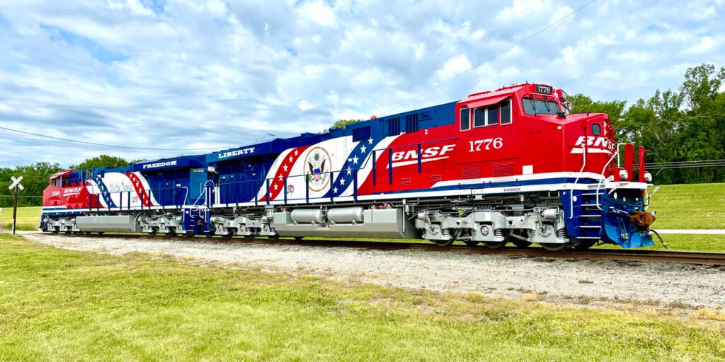 BNSF prezintă trei locomotive comemorative dedicate aniversării a 250 de ani ai Statelor Unite