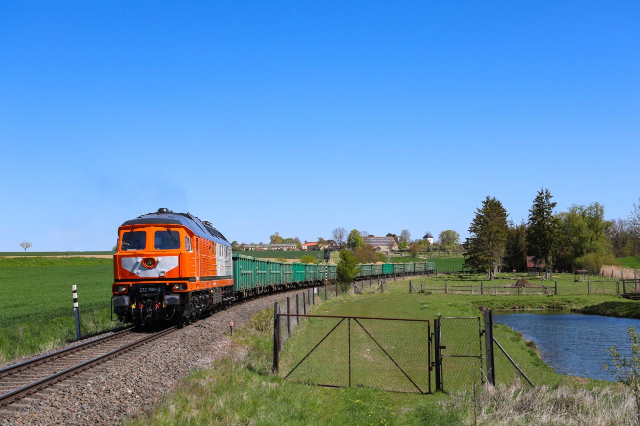 Locomotiva 232 909 InterTourex revine în exploatare după revizia generală și atrage zeci de fotografi pe Wismut Werkbahn
