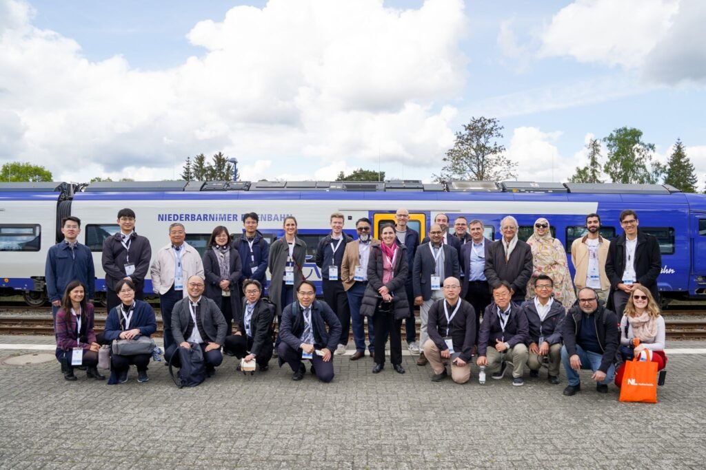 Vizită internațională la stația de alimentare cu hidrogen din Basdorf - parte a proiectului feroviar inovator dezvoltat de Niederbarnimer Eisenbahn și partenerii regionali