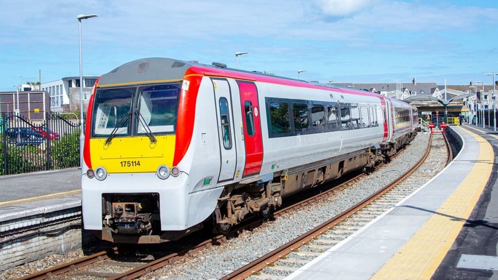 Mid Cornwall Metro începe operarea primei faze cu cel mai frecvent serviciu feroviar din ultimele șase decenii între Newquay și Par