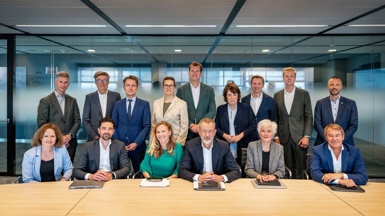Portul Rotterdam și NGinfra mobilizează liderii industriei pentru a crea o piață‑lider dedicată oțelului cu emisii reduse