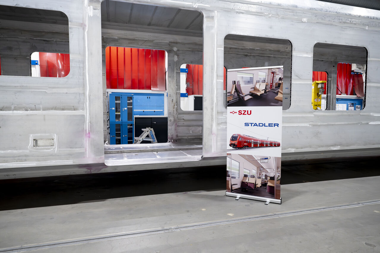 SZU avansează cu modernizarea flotei: structura primului vagon al noilor trenuri S4 Stadler este finalizată