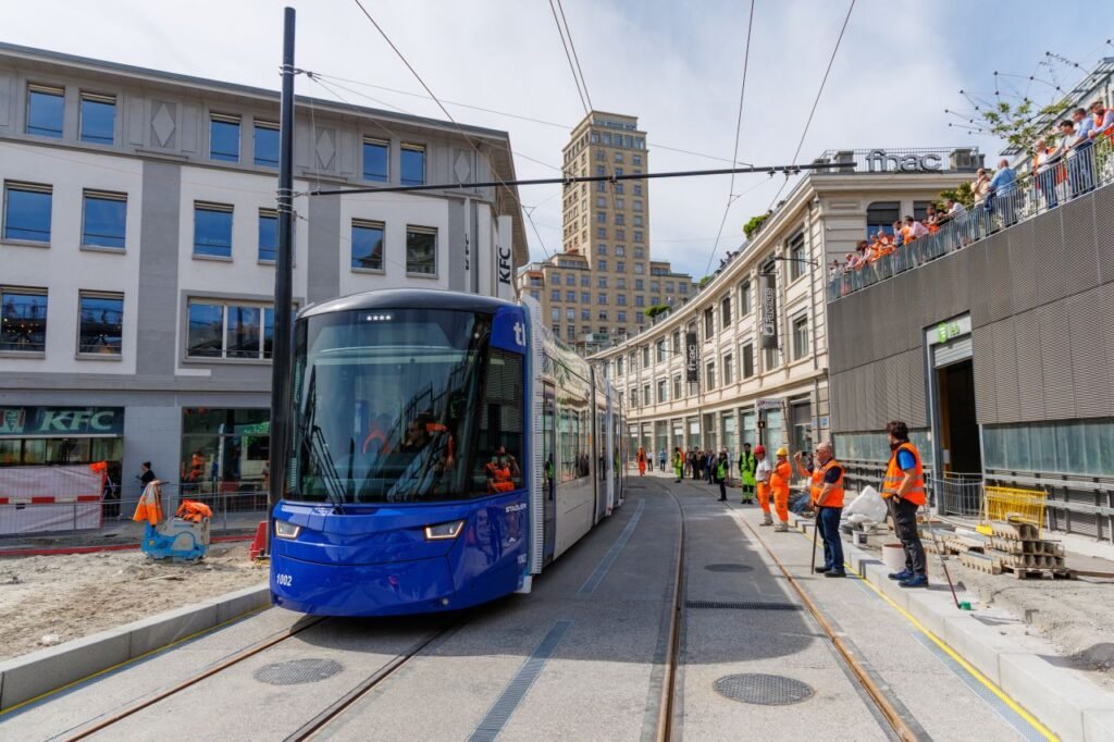 Tramvaiul din Lausanne ajunge pentru prima dată în terminalul Lausanne‑Flon marcând o etapă istorică în testele pentru noua linie