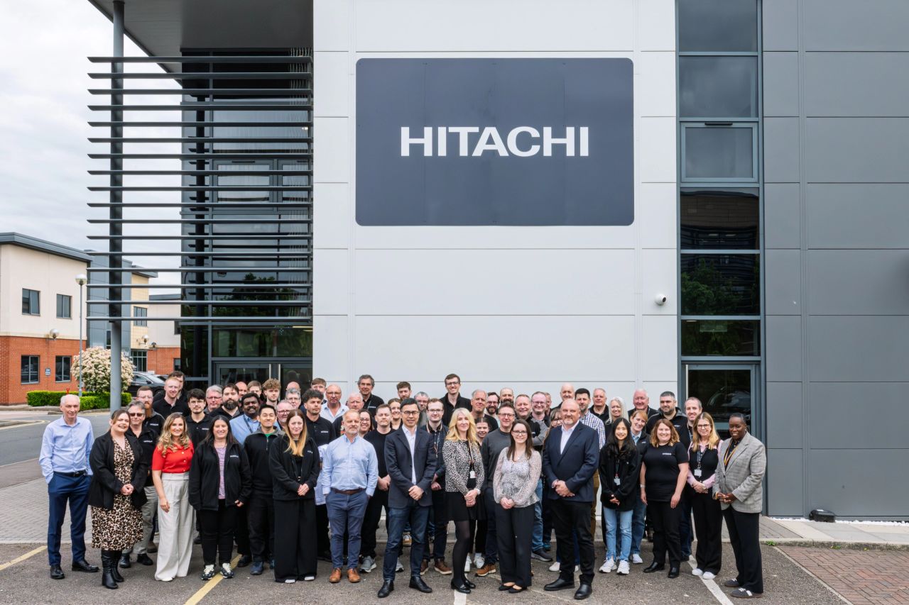 Hitachi Rail își consolidează prezența în Marea Britanie prin deschiderea noului birou digital din Derby