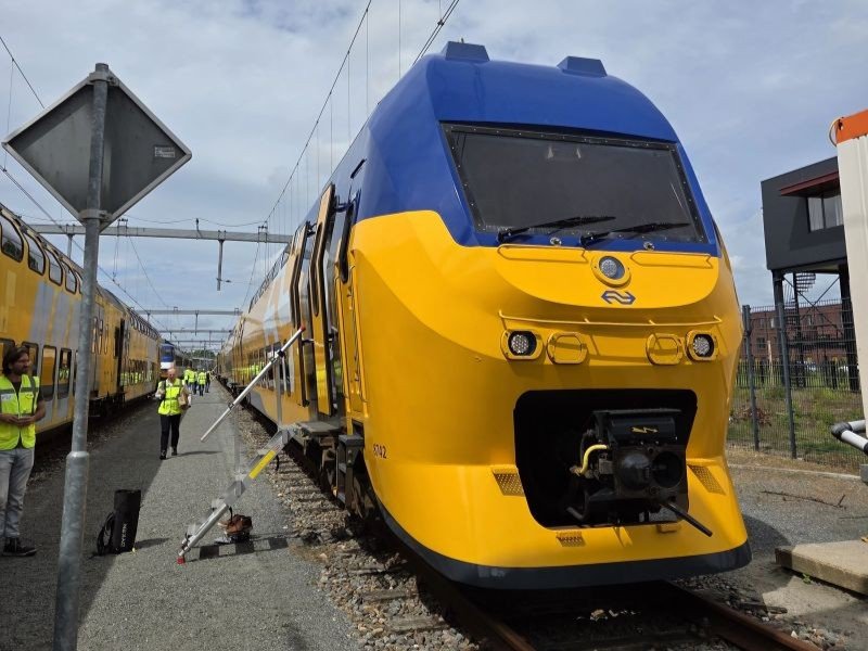 NS prezintă primul VIRM‑E modernizat cu ERTMS - prototipul care marchează digitalizarea flotei de trenuri etajate
