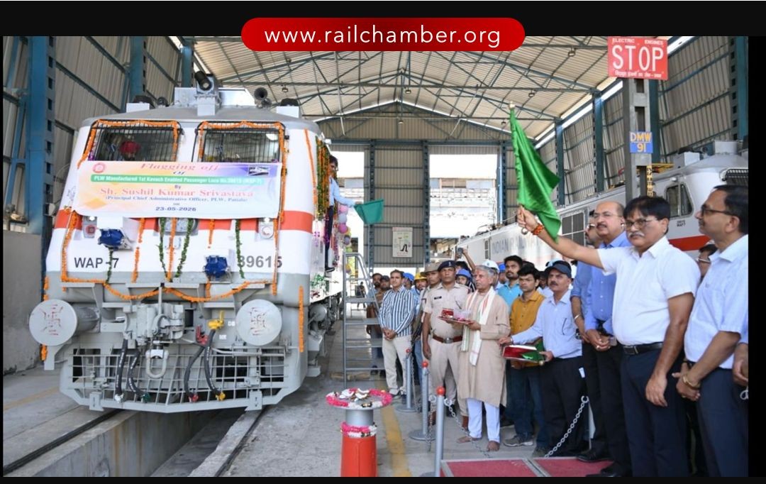 Patiala Locomotive Works lansează prima locomotivă de pasageri echipată cu sistemul indian de siguranță Kavach