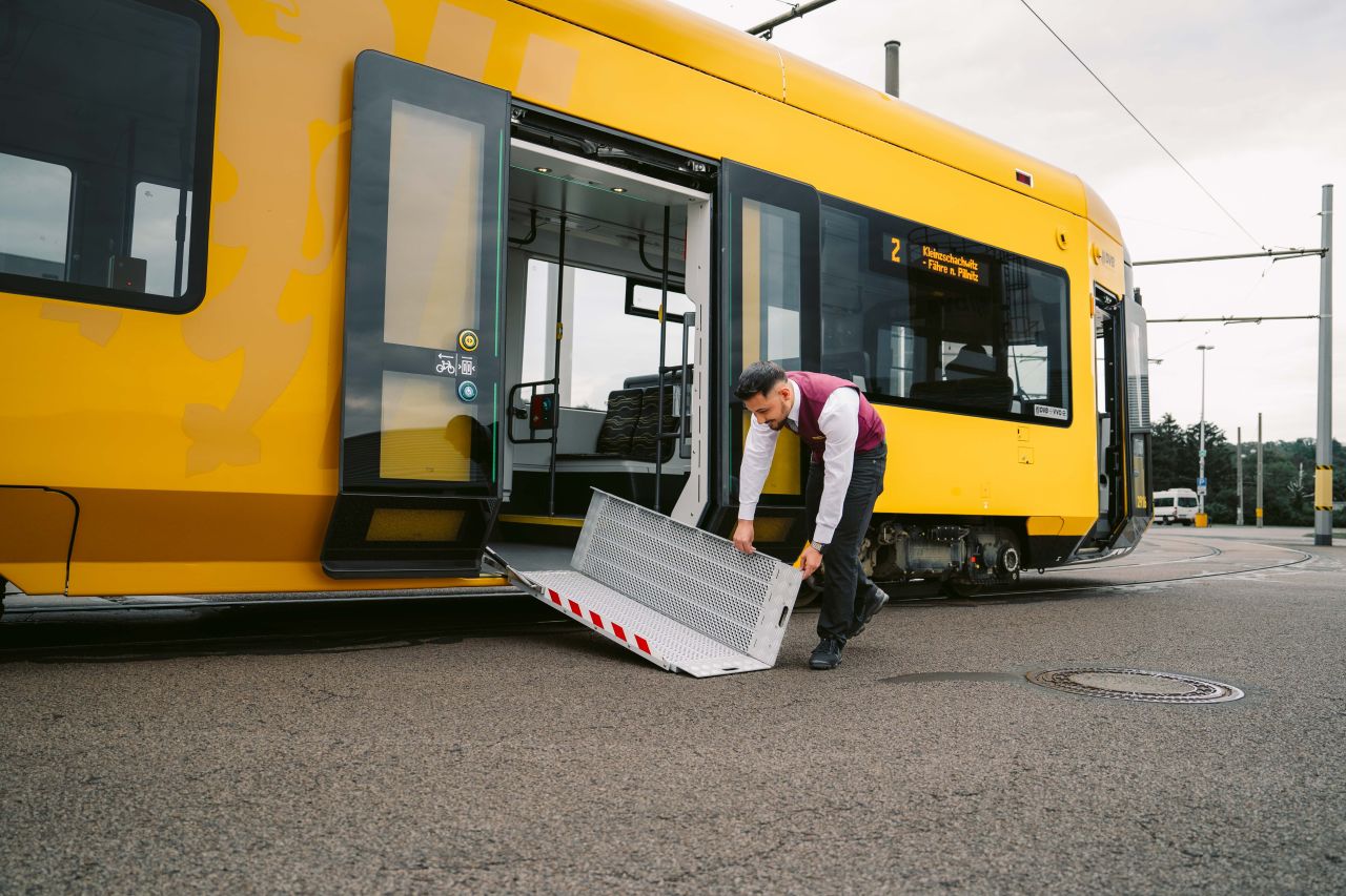 Dresdner Verkehrsbetriebe extinde programul de instruire pentru mobilitate dedicat persoanelor cu dizabilități și utilizatorilor de dispozitive de asistență