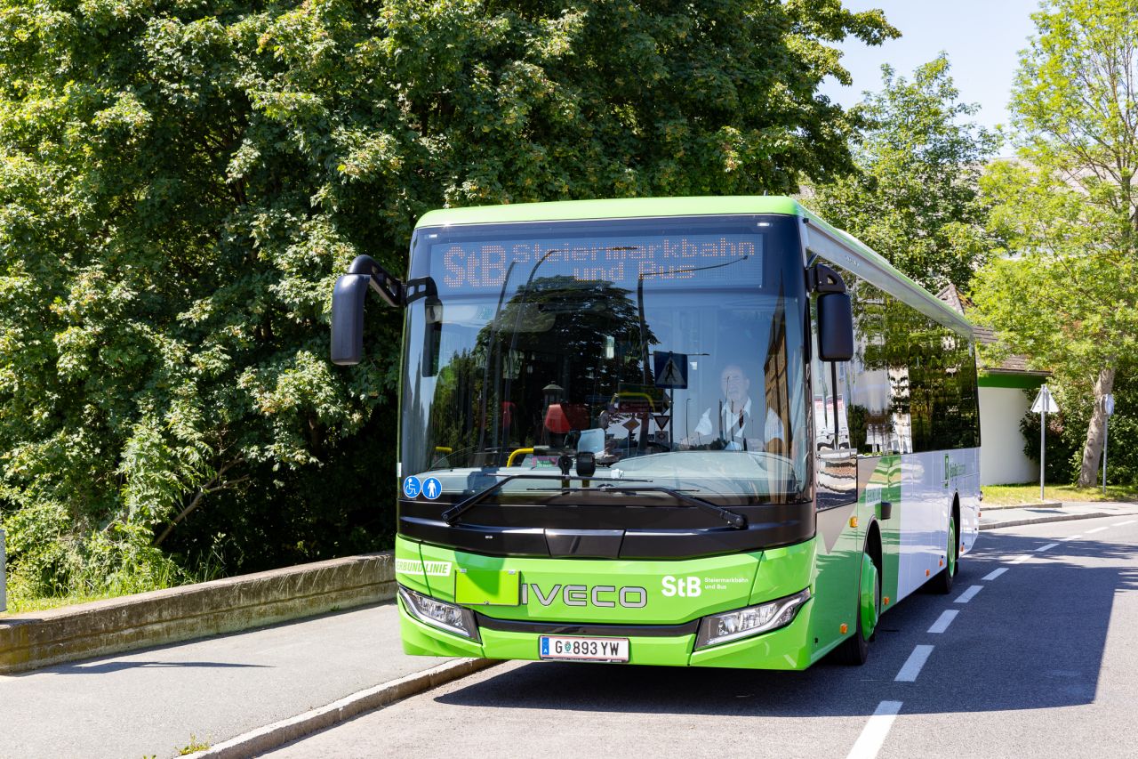 Steiermarkbahn își modernizează flota: 23 de autobuze IVECO noi pentru transportul regional din Vulkanland
