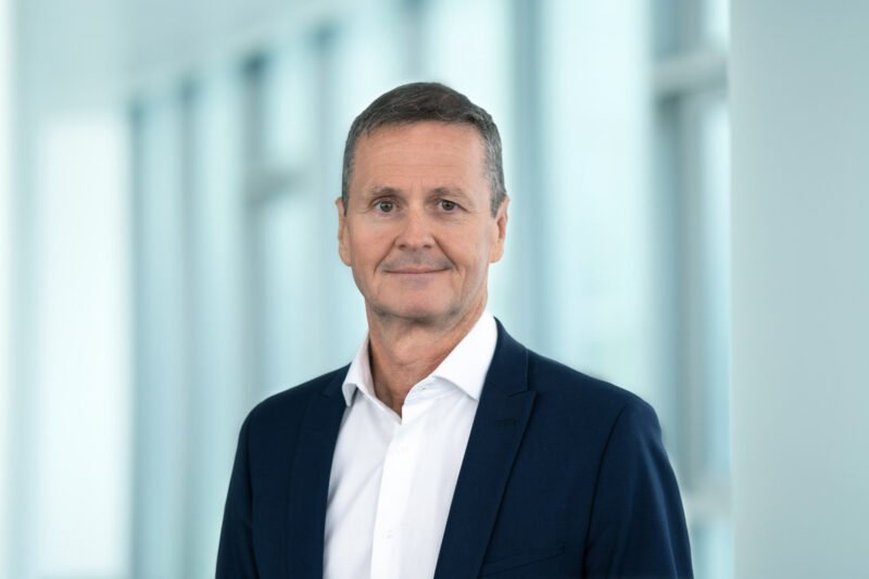 Knorr‑Bremse prelungește cu cinci ani mandatul CFO‑ului Frank Weber confirmând strategia financiară și stabilitatea conducerii