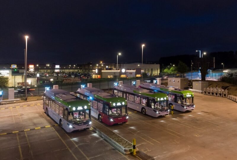First Bus lansează în premieră în Marea Britanie un proiect care folosește depourile de autobuze electrice pentru echilibrarea rețelei naționale de energie