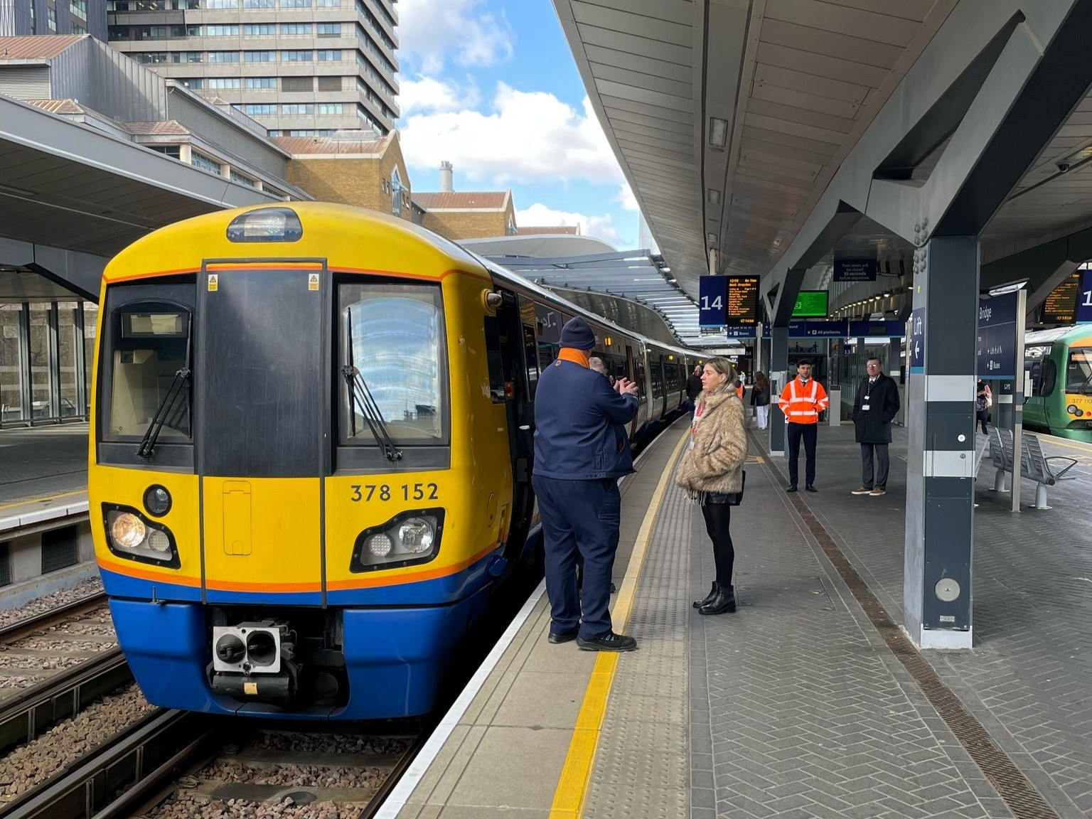 First Rail London preia operarea serviciilor London Overground de la Arriva Rail London