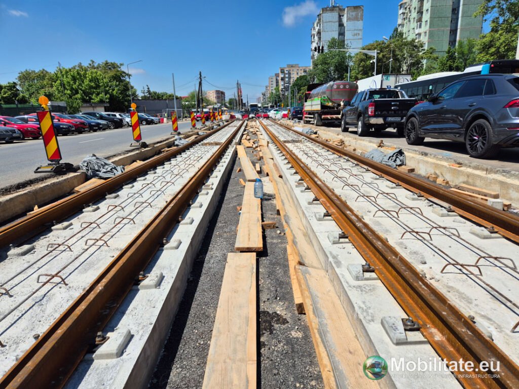 Prima betonare pe noua linie de tramvai de pe Prelungirea Ghencea. După sectorul Brașov - Râul Doamnei constructorul se mută în zona Pasaj Domnești - Cartier Latin