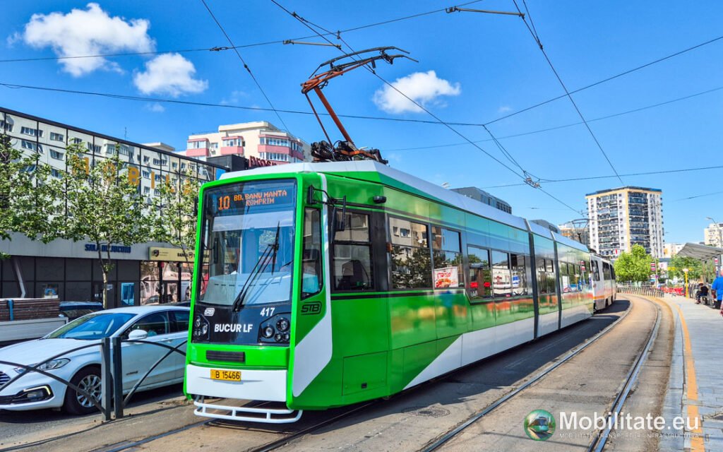 STB SA continuă proiectul de modernizare a tramvaielor Bucur LF la URAC. Instalarea de aer condiționat și noul aspect dau un aer nou tramvaiului proiectat de uzina
