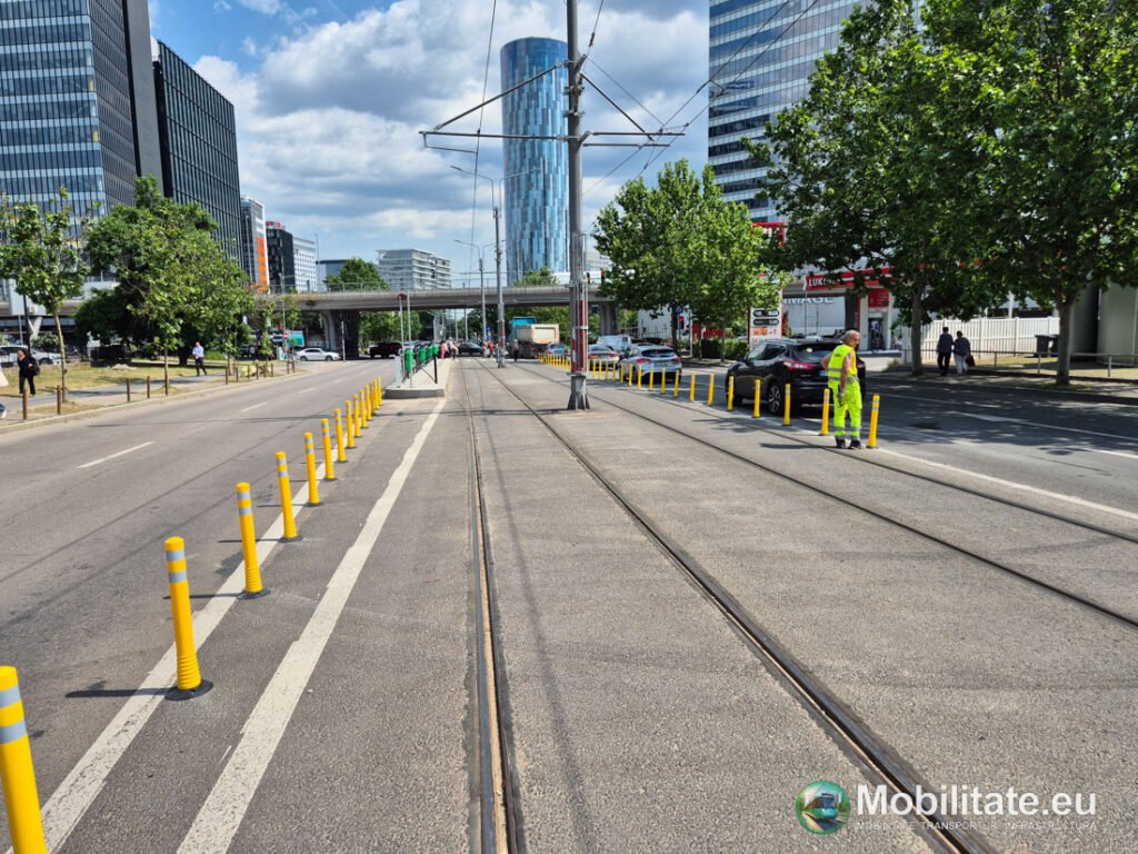Analiză Mobilitate.eu - Comentariile lgate de subiect arată un sprijin majoritar pentru montarea stâlpișorilor pe linia 5 - în ciuda criticilor privind rezistența și costurile