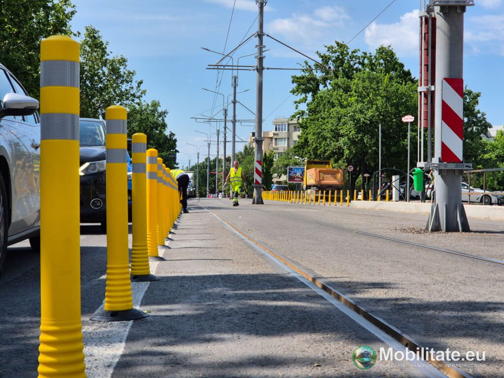 Primăria Capitalei a început delimitarea liniei tramvaiului 5. Ciprian Ciucu „Momentan avem doar 1000 de stâlpișori”. Mașinile circulă în continuare ca în junglă pe Podul Băneasa